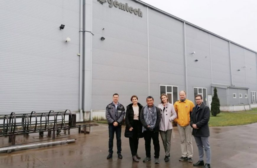 The Director of Polibatam Directly Saw the Intern Students at Gemtech Kft, Hungary