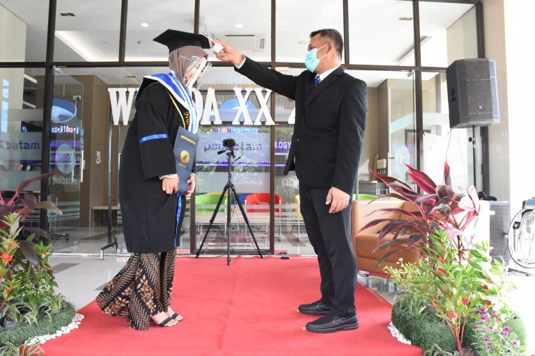 Pembuatan Buku Tahunan Wisuda Polibatam Tahun 2021