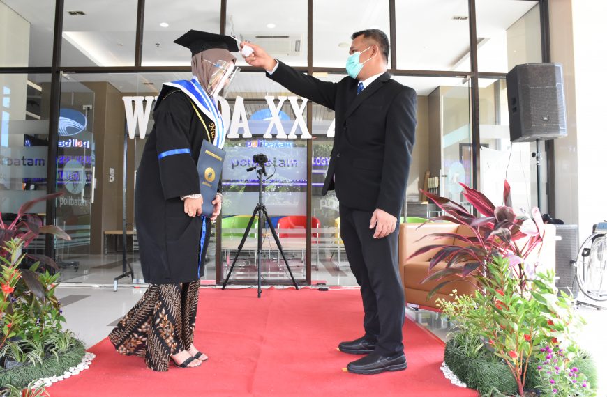 Pembuatan Buku Tahunan Wisuda Polibatam Tahun 2021