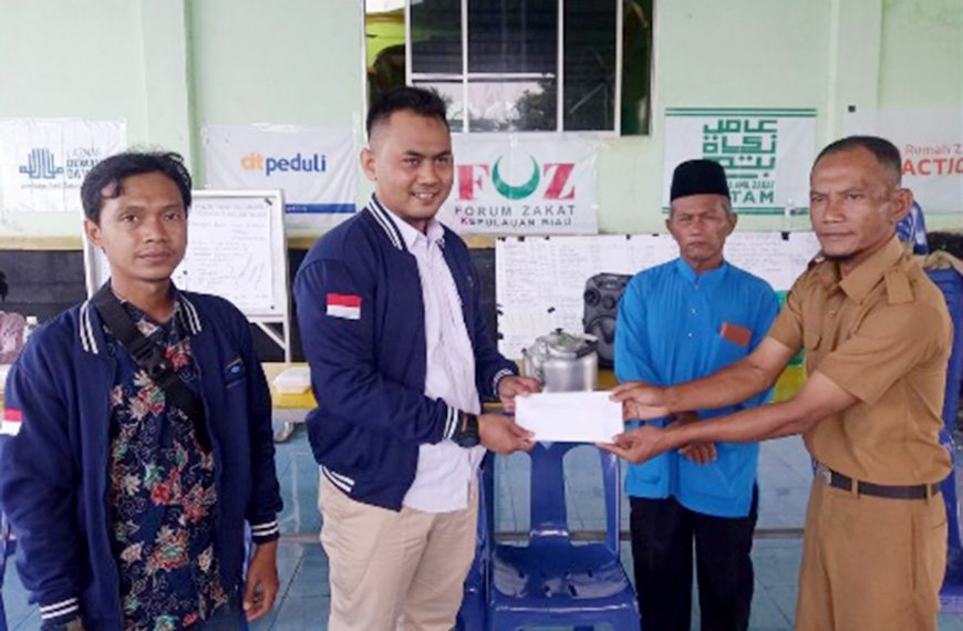IA Polbat Provides Social Assistance to Fire Disaster Victims on Buluh Island