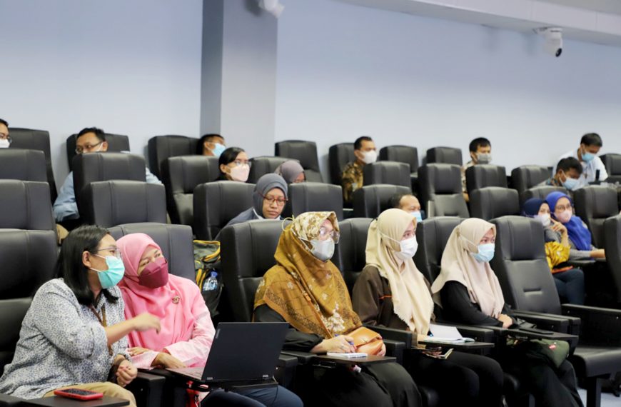 Polibatam Holds Book Writing Training for All Polibatam Lecturers