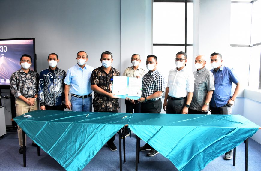 Penandatanganan Naskah Perjanjian Program Pendampingan Pembentukan Politeknik Pekanbaru
