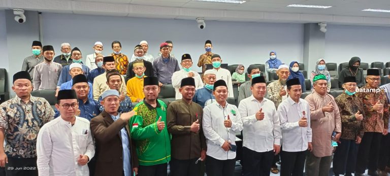 Polibatam Halal Study Center Held Seminar on Slaughtering Sacrificial Animals