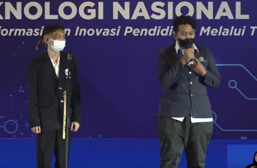Gastya Eka Putra Mahasiswa Teknik Multimedia dan Jaringan Polibatam Presentasi Mahakarya Vokasi 2022 di Depan Mendikbudristek Nadiem Makariem