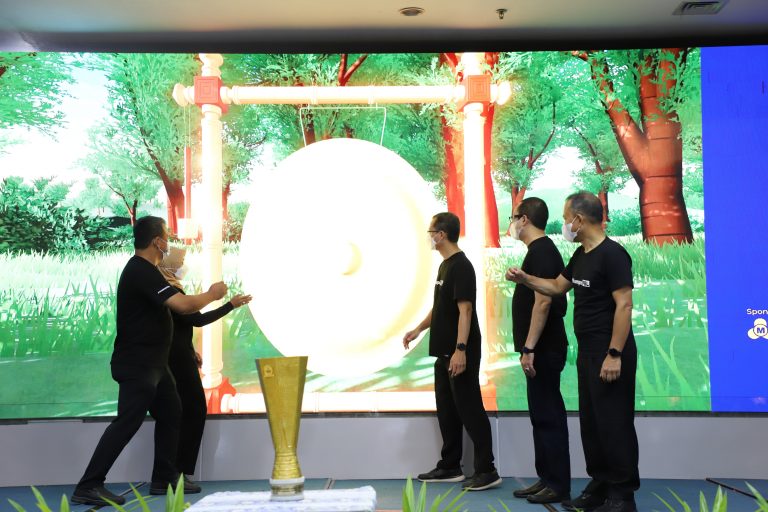 2022 Vocational Show Opens with Digitally Beating Gong