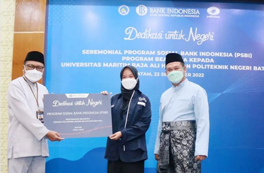 Direktur Polibatam Dampingi Mahasiswa Penerima Beasiswa Program Sosial Bank Indonesia (PSBI) Tahun 2022