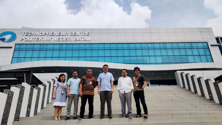 Consul General of Singapore (Gavin Ang) visited Polibatam Campus