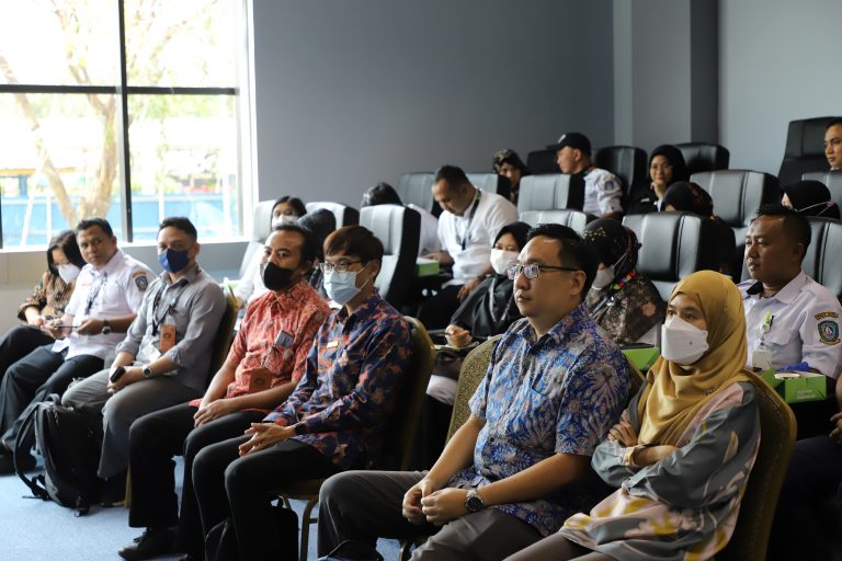 Polibatam Elucidates PBL in front of the Delegation of Republic Polytechnic Singapore, Batam City Education Office, and Vocational Schools in Batam