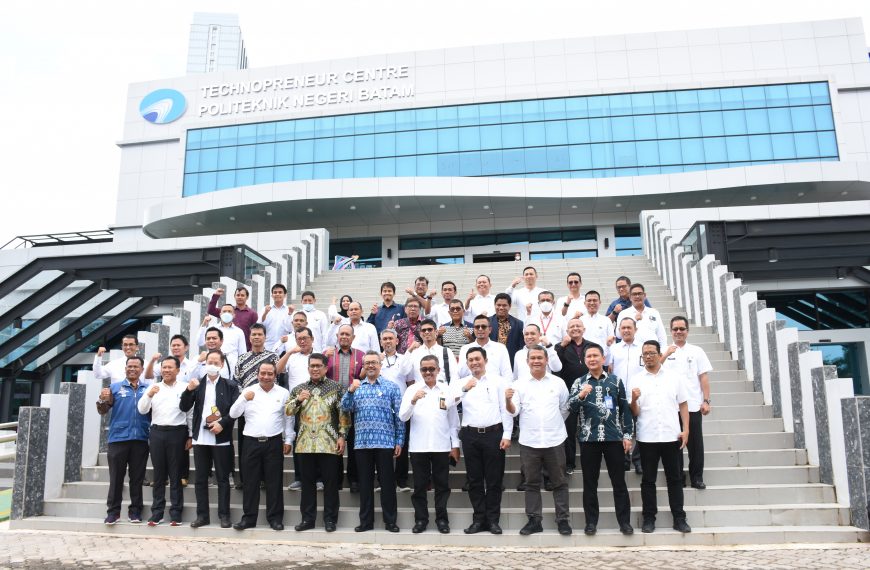 Uuf Brajawidagda Pimpin MKI Wilayah Kepri, Dirut PLN Sebagai Dewan Pengawas
