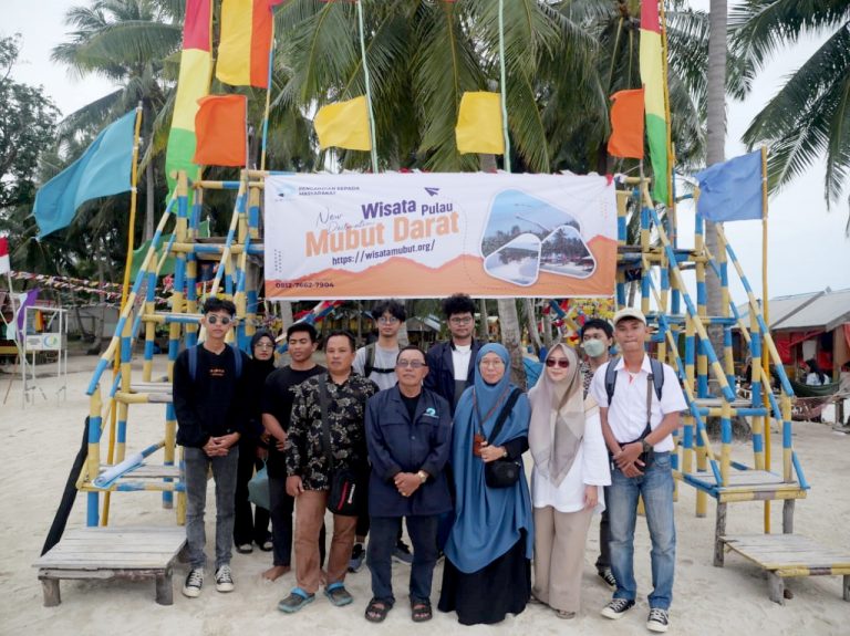 Polibatam Holds Website Optimization Assistance Training for Mubut Island Tourism Village Managers