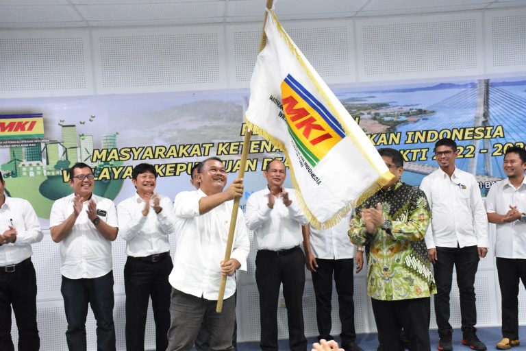 Pengukuhan Masyarakat Ketenagalistrikan Indonesia Wilayah Kepulauan Riau Di Kampus Polibatam, Uuf Brajawidagda, Ph.D Jadi Ketua MKI Kepri Masa Bhakti 2022-2026