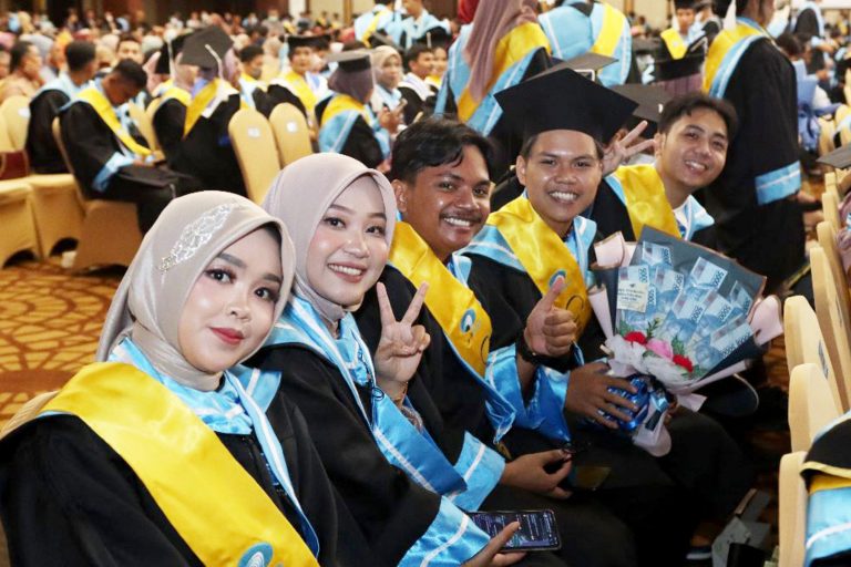 Polibatam Wisuda 953 MahasiswaUuf: Alumni Bangun Kapabilitas Agar Tidak Tertinggal