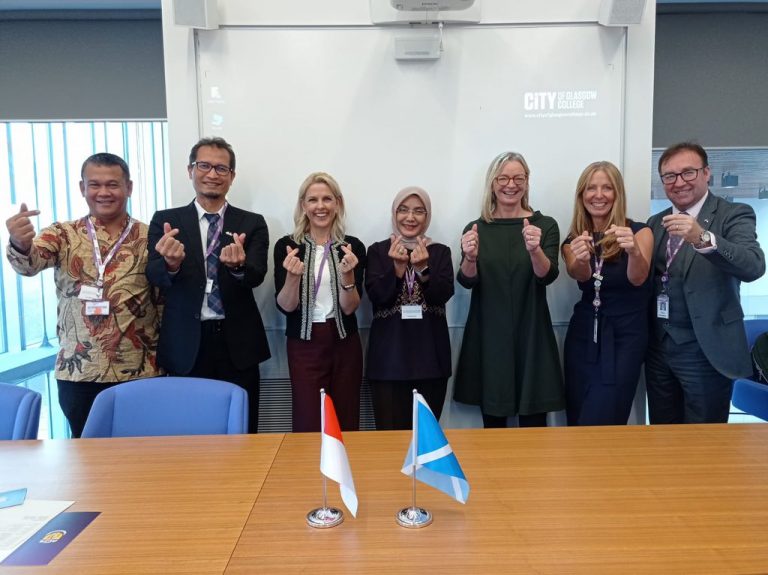 Polibatam Take Parts in Faculty Exchange Program At Glasgow College, Scotland