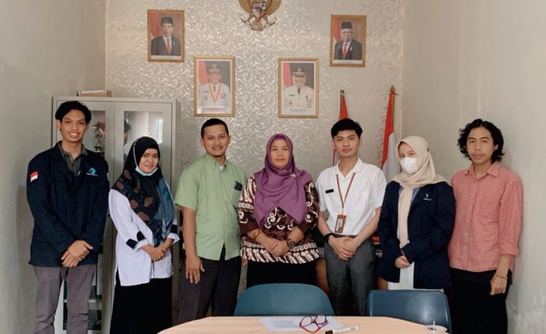 Polibatam Organized Online Learning Application Service Program at SMK Pertiwi Batam