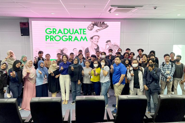 Fulfilling Industrialization Opportunities, Schneider has Recruited Polibatam Graduates