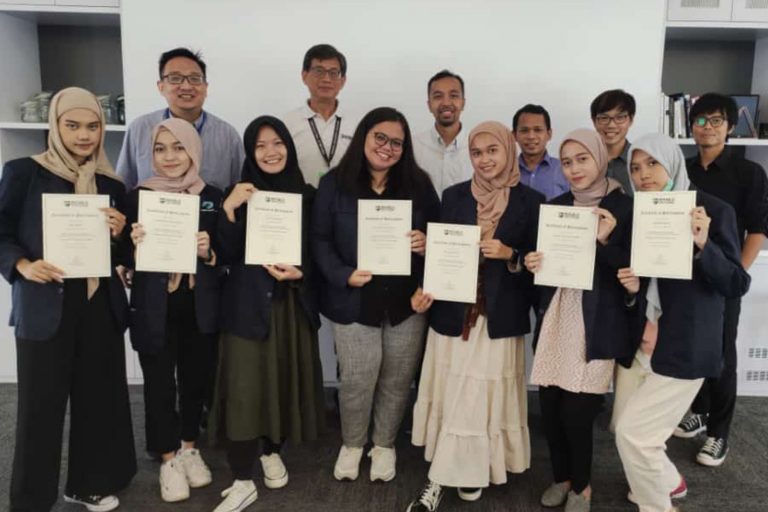 Polibatam students of the International Class of Business Administration Study Program, Business Management Department, Study Tour at the Republic Polytechnic Singapore Campus