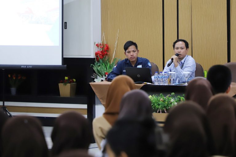 Menjangkau Penyebaran Informasi Keluar Kota Batam, Polibatam Melakukan  Sosialiasi Penerimaan Mahasiswa Baru Ke SMK Negeri 1 Kota Tanjungpinang
