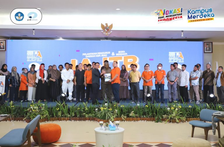 Polibatam Supports the Inauguration of IA ITB Regional Management of Riau Islands Province