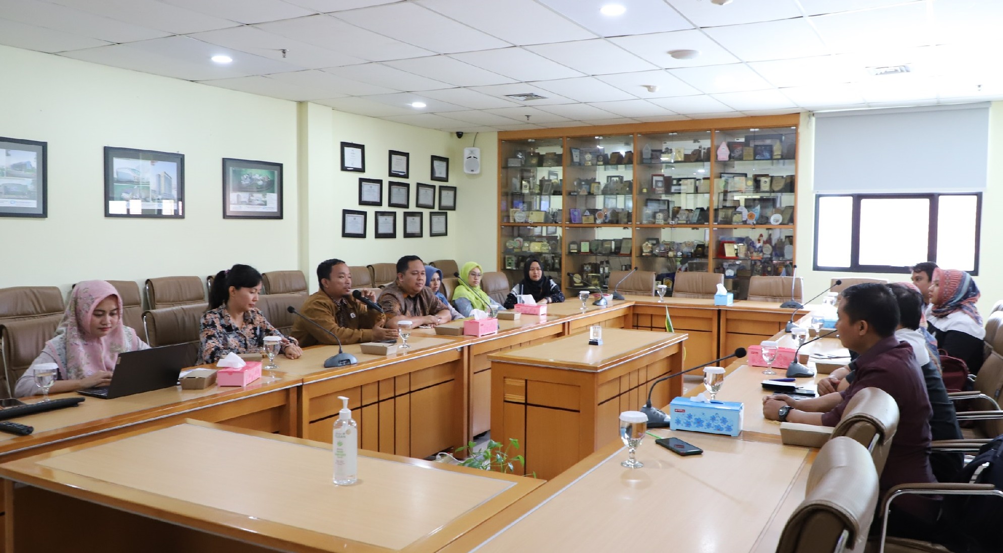 PBL Process Consultation: Politeknik Negeri Padang Visits Batam State Polytechnic