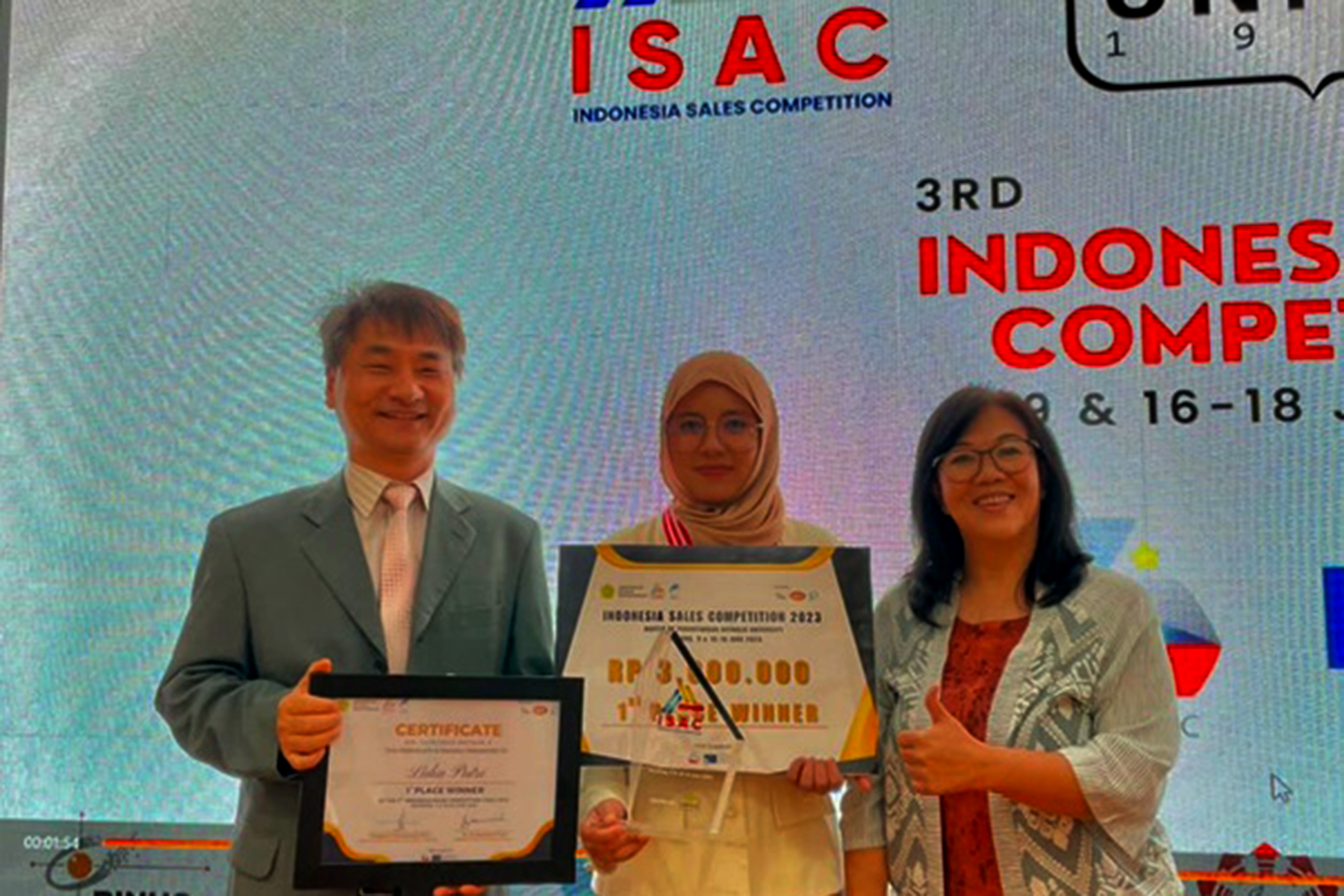 Mahasiswi Jurusan Manajemen Bisnis Polibatam Raih Juara 1 Indonesia Sales Competition (ISAC