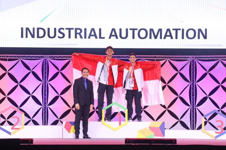 Polibatam Students Won Gold Medal at the 2023 ASEAN Skill Competition (ASC) XIII in Singapore