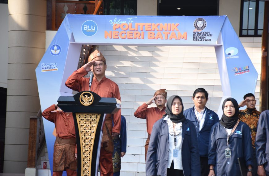 Polibatam Director Leads the 78th Independence Day Ceremony of the Republic of Indonesia