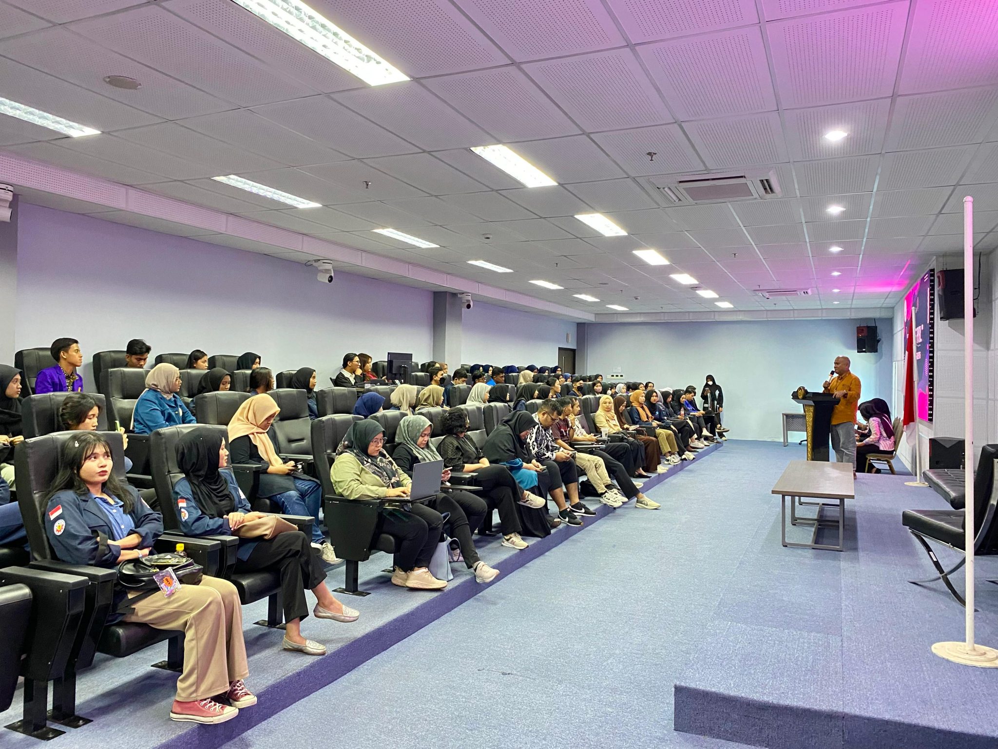 Polibatam Business Management Department Successfully Holds Project