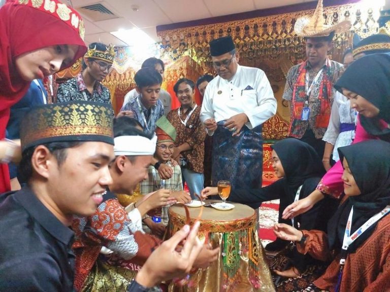 Polibatam Ajak Peserta Pertukaran Mahasiswa Merdeka (PMM) Mengenal Lebih dekat Budaya Melayu