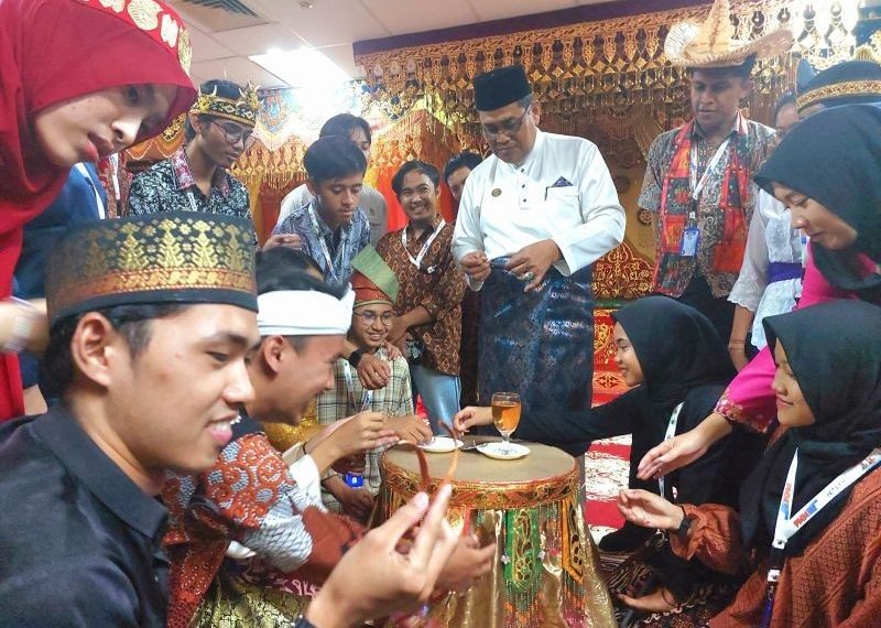 Polibatam Invites Independent Student Exchange (PMM) Participants to Get to Know Malay Cultures More Closely