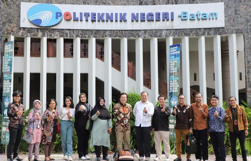 Polibatam Kirim Mahasiswi Kuliah S2 di Inggris, Dibimbing Prof Benny dari Coventry University, Inggris