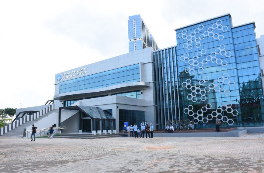 The International Conference on Applied Economics and Social Sciences (ICAESS) 2023