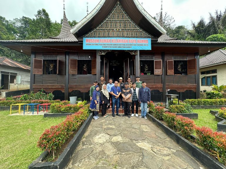 Politeknik Negeri Batam Collaborates with Politeknik Negeri Padang to Hold Community Service Activities to Create Promotional Media Websites in Buya Hamka’s Birth Village