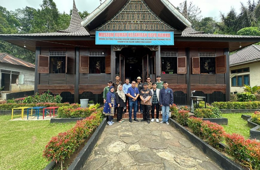 Politeknik Negeri Batam Berkolaborasi Dengan Politeknik Negeri Padang Mengadakan Kegiatan Pengabdian Pembuatan Website Media Promosi Di Desa Kelahiran Buya Hamka