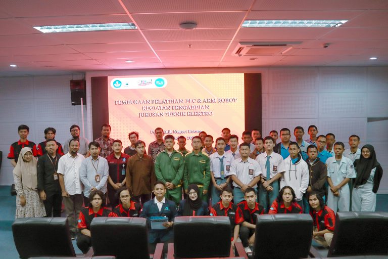 Polibatam Mechatronics Engineering Study Program Held Community Service, “PLC and Arm Robot for Vocational School Students” at Vocational Schools in Batam