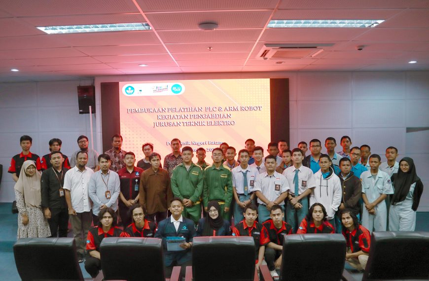 Prodi Teknik Mekatronika Polibatam Gelar Pengabdian, “PLC and Arm Robot for Vocational School Students” Di SMK-SMK Di Batam