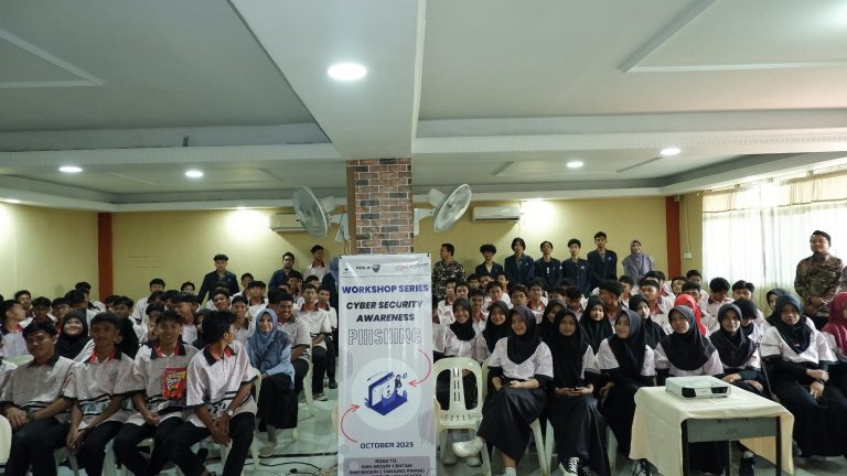 Polibatam Holds Community Service of Cyber Security Awareness (Phishing) Workshop Series for Vocational School Students