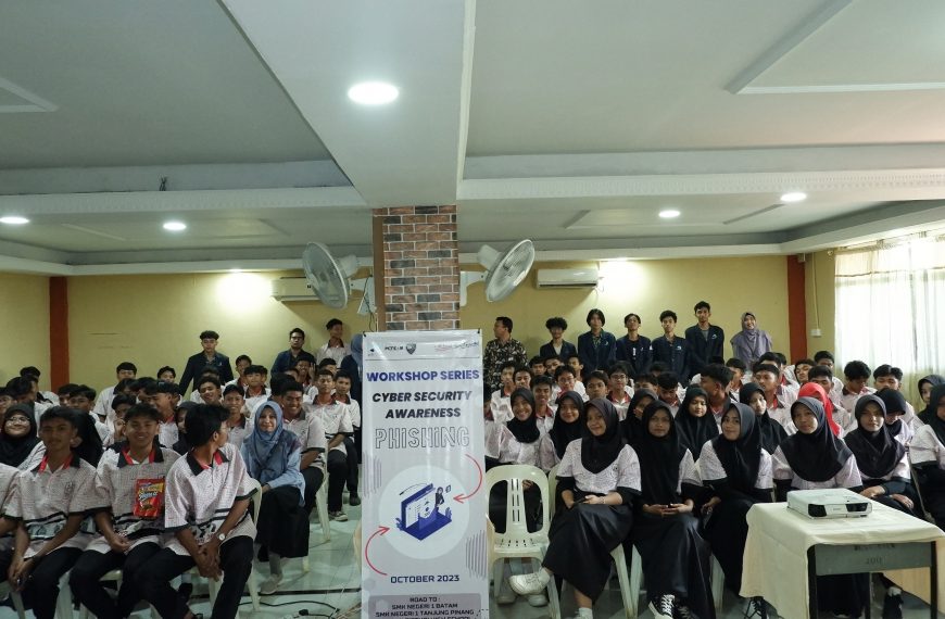 Polibatam Holds Community Service of Cyber Security Awareness (Phishing) Workshop Series for Vocational School Students