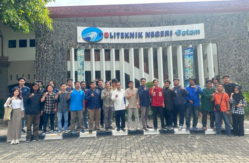 Batam State Polytechnic Sends Cross-Department Student Delegation to National Unmanned Fast Boat Contest 2023