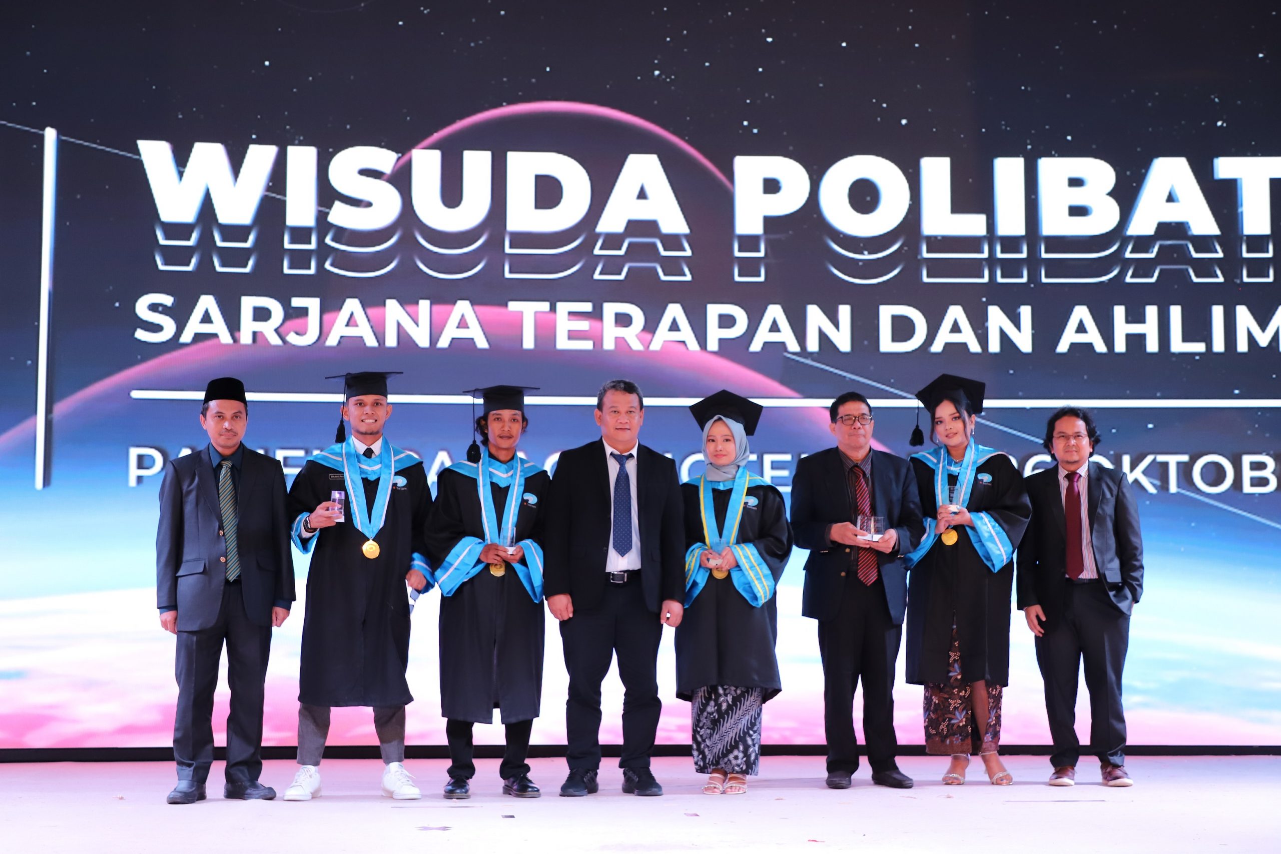 Polibatam Kukuhkan Wisudawan/ti 1263 Sarjana Terapan dan Ahli Madya dari 21 Program Studi Serta Program Studi Profesi Insinyur
