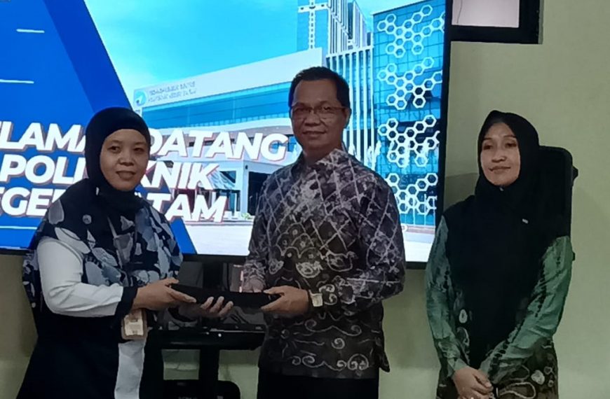 Polibatam Becomes Benchmarking Destination for Politeknik Negeri Banjarmasin regarding IKU 1 and SAKIP
