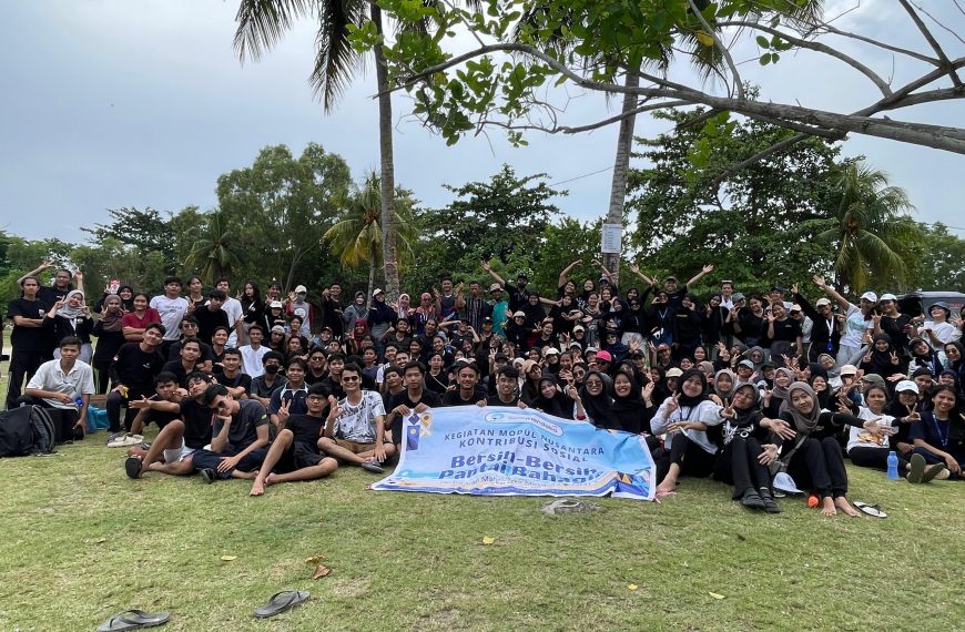 Independent Student Exchange Maintain the Beauty of Bahagia Beach Batam, Cleaning the Beach is the Final Activity of the Polibatam PMM-3 Nusantara Module