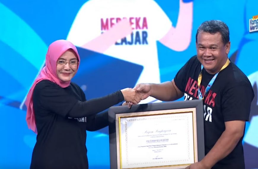 Polibatam Got 3 Awards at the VocationFest & Independent Campus Festival 2023