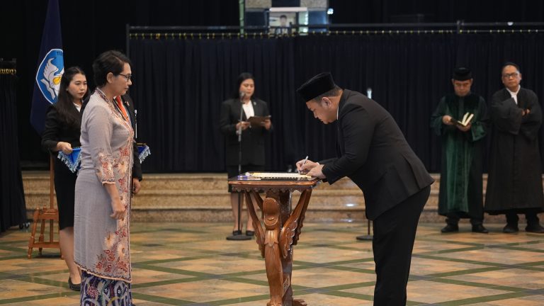 Ir.Bambang Hendrawan, ST., MSM., CIPMP., CISCP Dilantik Mendikbud RI Sebagai Direktur Politeknik Negeri Batam Periode 2024-2028