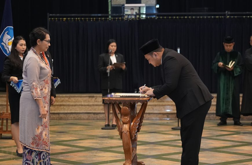 Ir.Bambang Hendrawan, ST., MSM., CIPMP., CISCP Dilantik Mendikbud RI Sebagai Direktur Politeknik Negeri Batam Periode 2024-2028
