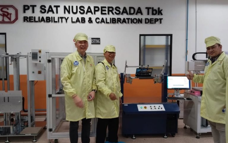 Kunjungan Direktur Polibatam Pada Factory Tour dan Acara Ceremony TKDN Produk HP di SAT NUSAPERSADA