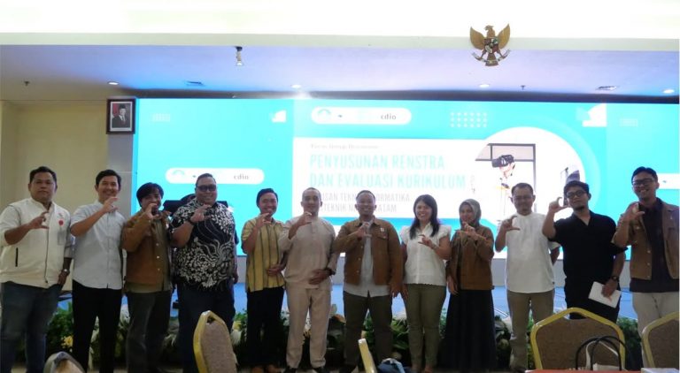 Jurusan Informatika Polibatam Gelar FGD Penyusunan Renstra dan Evaluasi Kurikulum