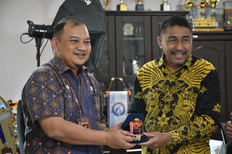 Polibatam dan Binterbusih Teken Kerjasama Tentang Beasiswa YPMAK