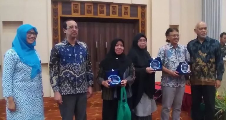 Polibatam Raih Penghargaan Pengelola Administrasi dan Keuangan Terbaik SNBP-SNPMB 2025