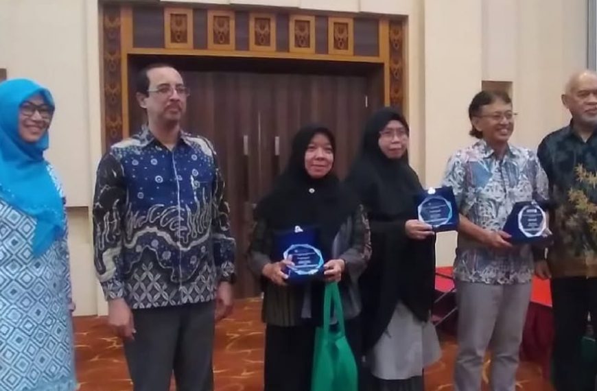 Polibatam Raih Penghargaan Pengelola Administrasi dan Keuangan Terbaik SNBP-SNPMB 2025