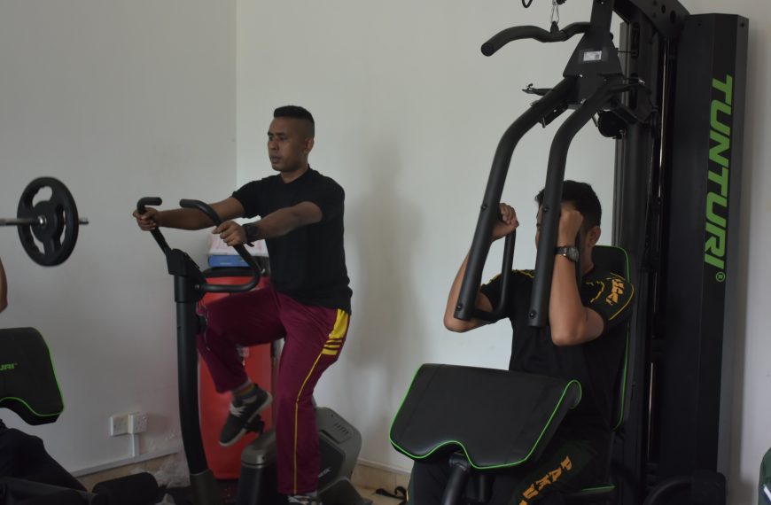 PT. Schneider Electric Serahkan Hibah Satu Set Peralatan Gym ke Polibatam